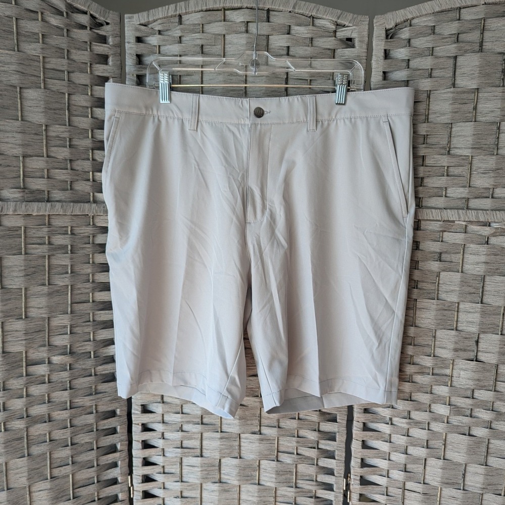 Adidas Golf Shorts Light Gray Performance Stretch Flat Front Sz 38 Athleisure